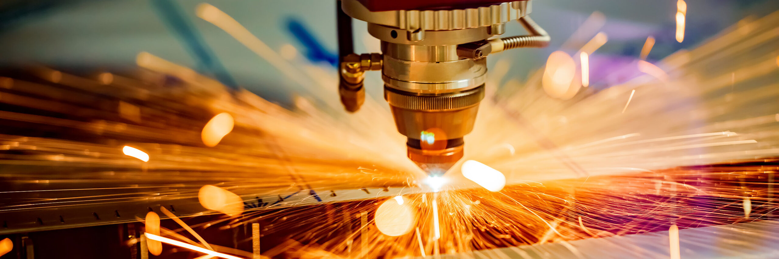 CNC激光切割金属，现代工业技术。